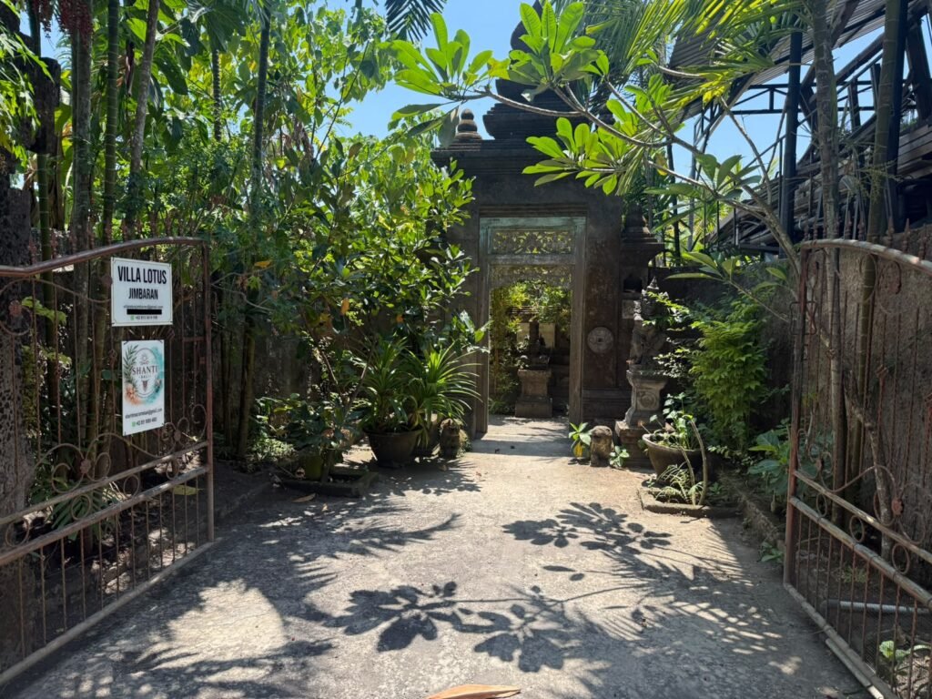 villa lotus jimbaran enseigne entree 1