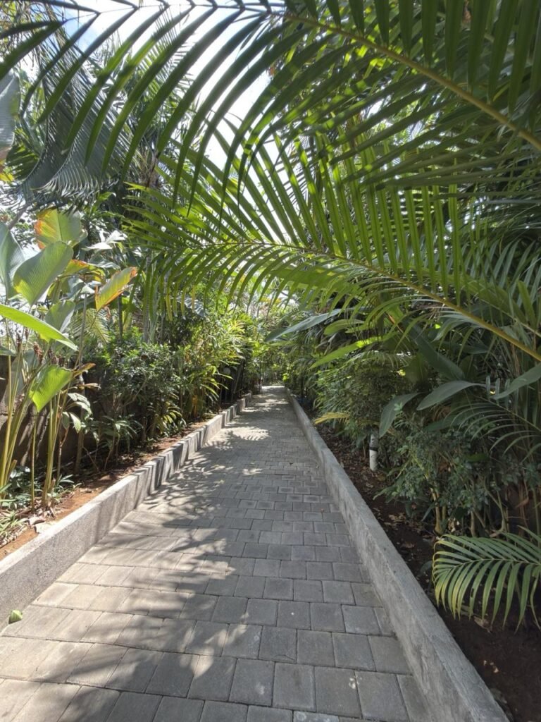 villa lotus jimbaran jardin 1
