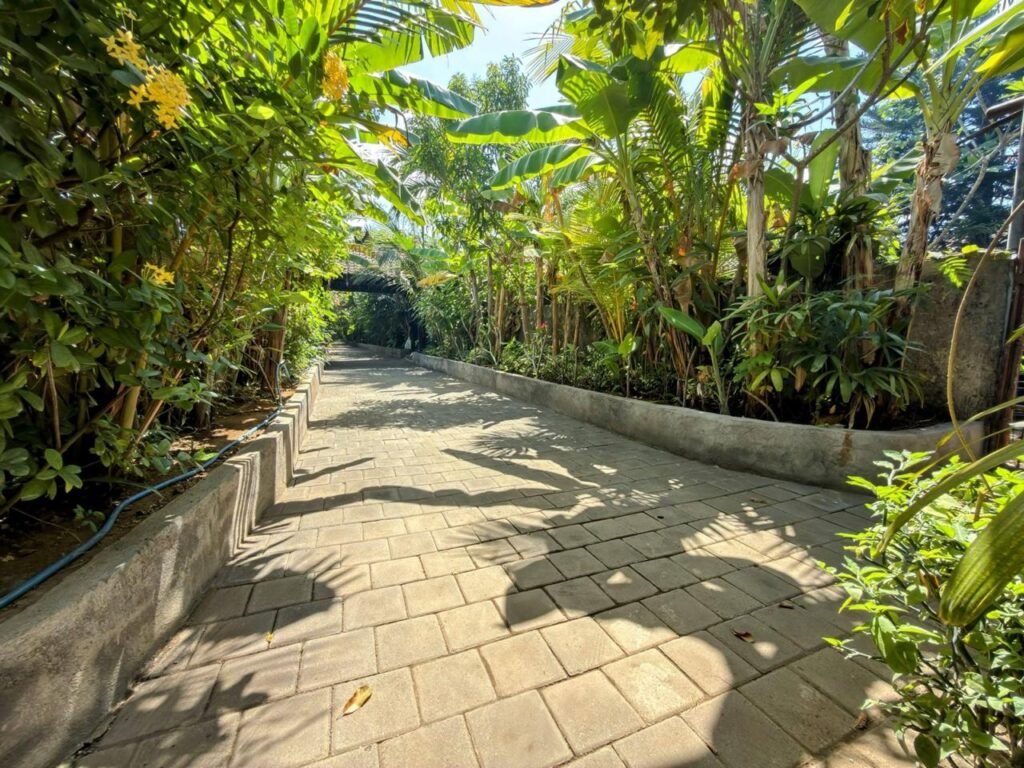 villa lotus jimbaran jardin 8