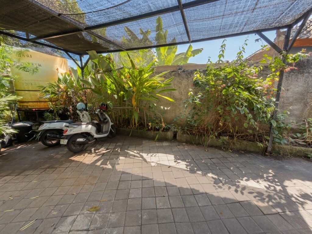 villa lotus jimbaran parking